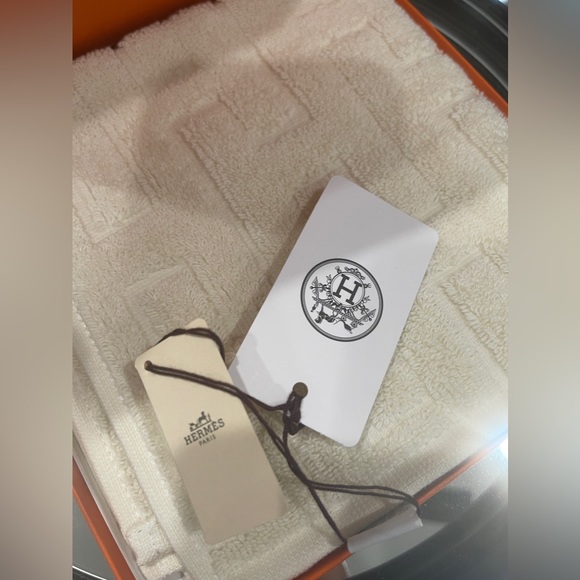 Hermes Towel and box set Hand New with tag and box - Picture 4 of 8